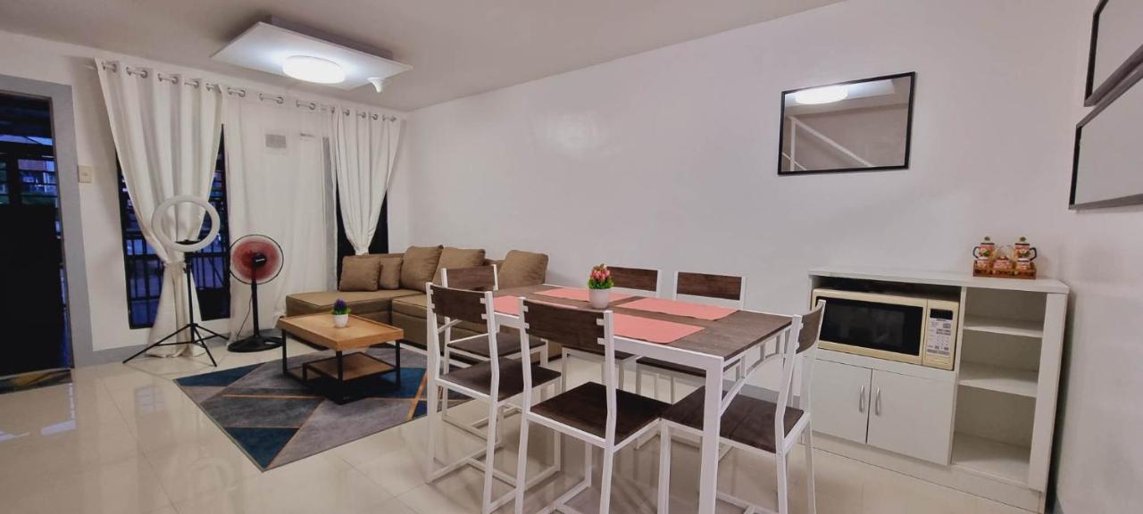 Trp16 - Cozy 2br Townhouse Near Clark Airport, Aquaplanet & Dino Island Angeles