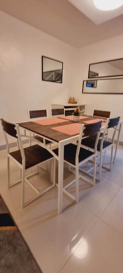 Trp16 - Cozy 2br Townhouse Near Clark Airport, Aquaplanet & Dino Island Apartment *